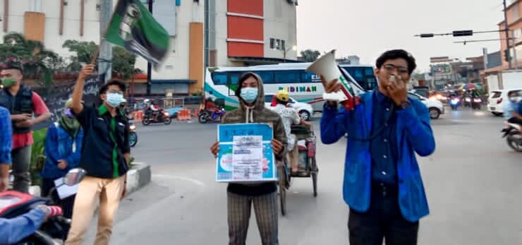 HMI Pelita Bangsa Gelar Aksi Galang Dana Peduli Palestina HMI Pelita Bangsa Gelar Aksi Galang Dana Peduli Palestina