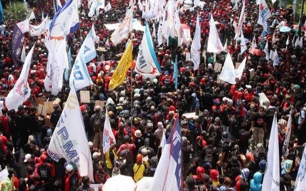 Buruh Bekasi Demo, Ketua DPRD: Berjanji Akan menyampaikan Surat Buruh Bekasi Demo, Ketua DPRD: Berjanji Akan menyampaikan Surat