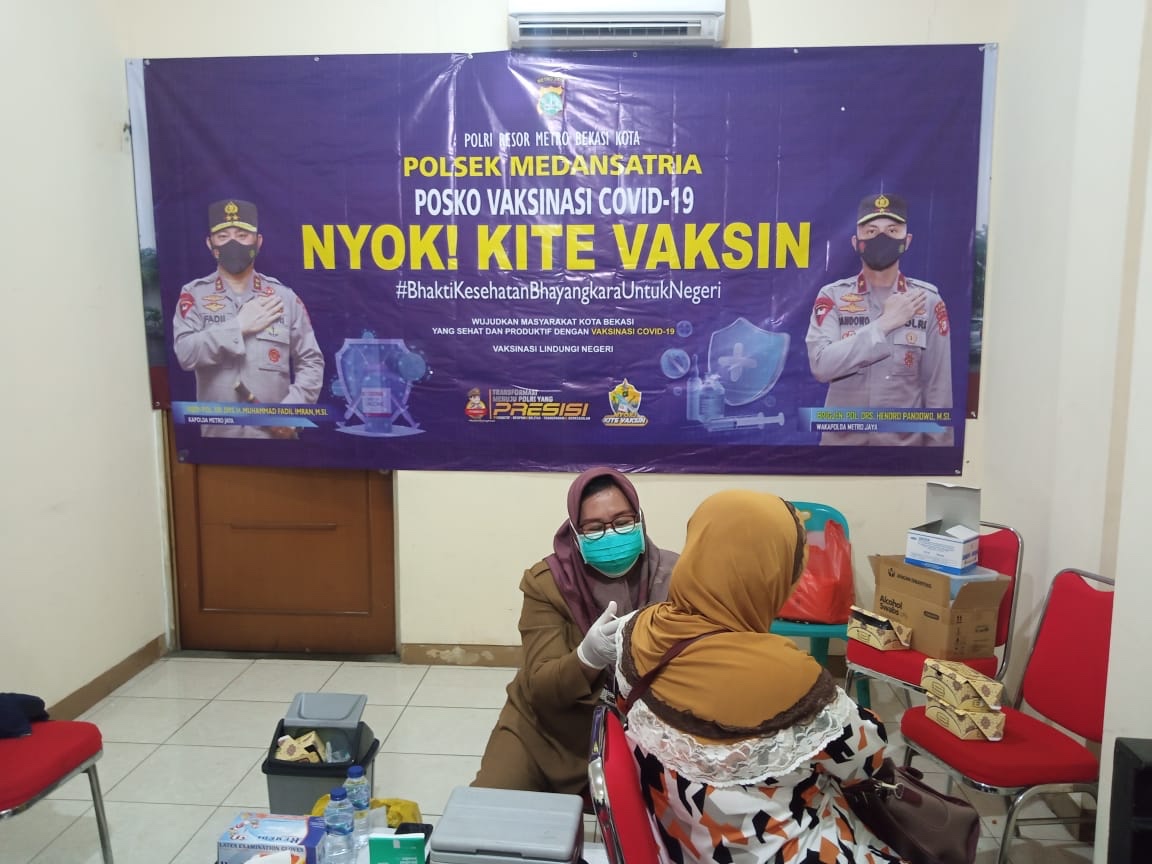 Polsek Medan Satria Kota Bekasi mendirikan Posko Vaksinasi Polsek Medan Satria Kota Bekasi mendirikan Posko Vaksinasi