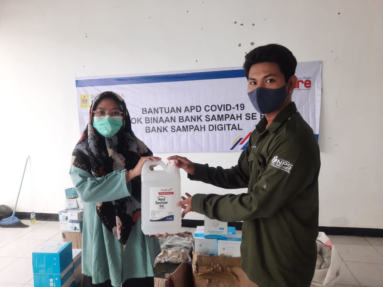 Peringati Hari Lingkungan Hidup Sedunia, Bank Sampah Digital Terima Bantuan APD Lengkap Peringati Hari Lingkungan Hidup Sedunia, Bank Sampah Digital Terima Bantuan APD Lengkap