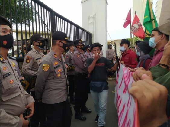 Banten Darurat Korupsi, Ratusan Mahasiswa Gelar Aksi Banten Darurat Korupsi, Ratusan Mahasiswa Gelar Aksi