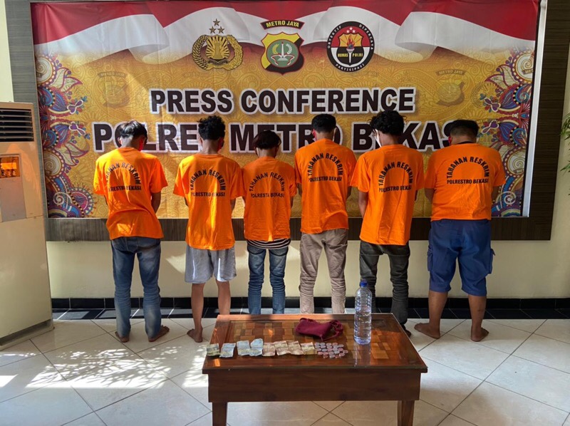 Sering Meminta Uang, 6 Orang Preman di Bekasi Diamankan Polisi Sering Meminta Uang, 6 Orang Preman di Bekasi Diamankan Polisi