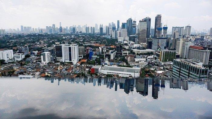 Ibu Kota Jakarta mengalami Lonjakan Kasus COVID Ibu Kota Jakarta mengalami Lonjakan Kasus COVID