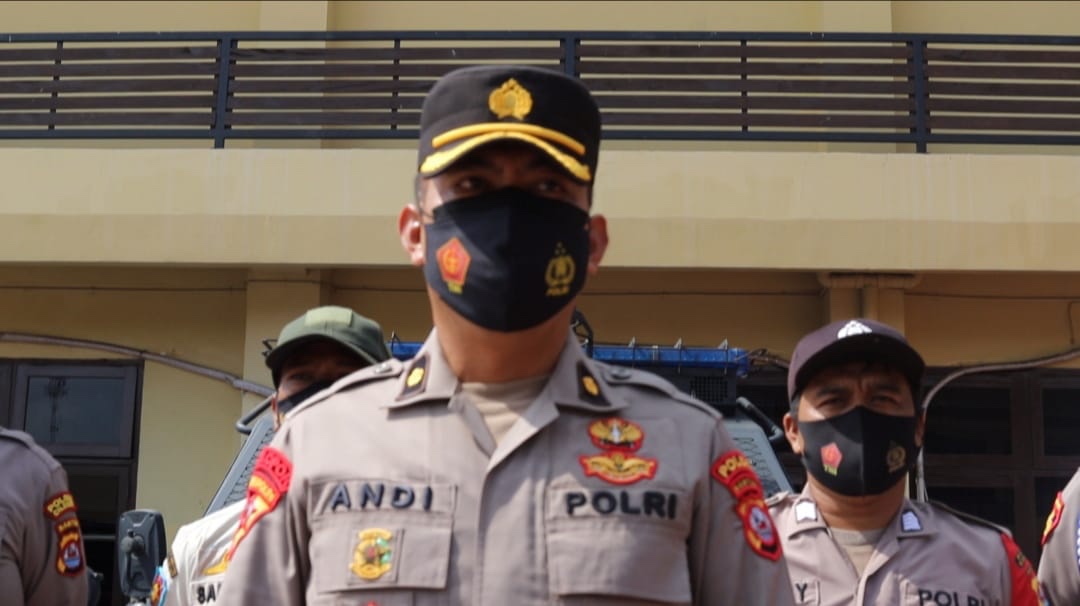 Polres Cilegon Siapkan Mobil Dinas Untuk Sosialiasi PPKM Darurat Polres Cilegon Siapkan Mobil Dinas Untuk Sosialiasi PPKM Darurat