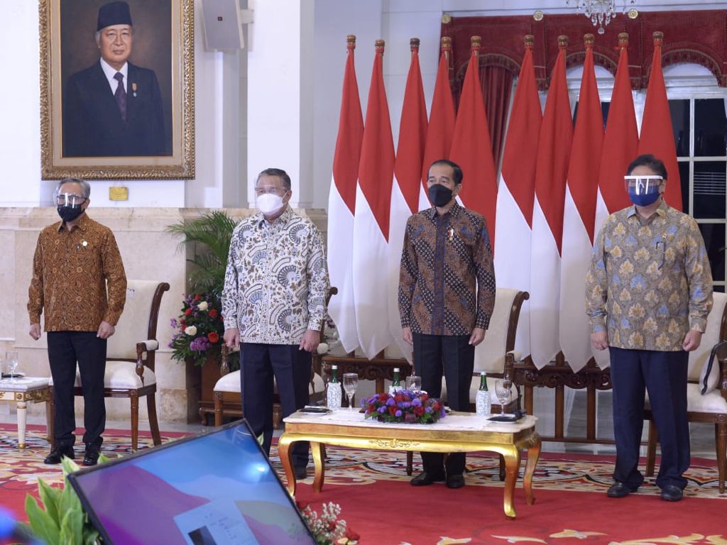 Presiden RI Jokowi: Harus Proaktif Mendorong Sektor Ekonomi, Membantu meningkatkan Produktivitas Petani Presiden RI Jokowi: Harus Proaktif Mendorong Sektor Ekonomi, Membantu meningkatkan Produktivitas Petani