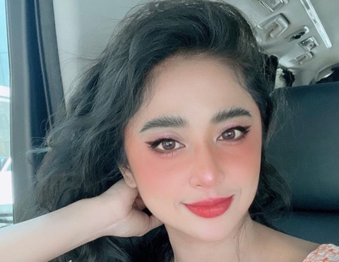 Ini Bantahan Dewi Persik Usai Sindir Rizky Billar dan Lesti Andrayani Ini Bantahan Dewi Persik Usai Sindir Rizky Billar dan Lesti Andrayani