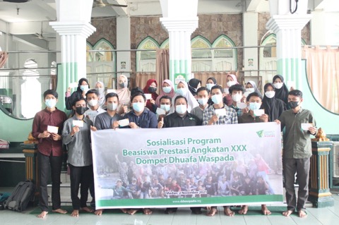 Dompet Dhuafa Waspada Salurkan Beasiswa Untuk 26 Mahasiswa Berprestasi Dompet Dhuafa Waspada Salurkan Beasiswa Untuk 26 Mahasiswa Berprestasi