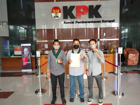 Indikasi Politik Uang, HMI Bekasi Resmi Hari ini Laporkan ke KPK 1 Bundel Berkas Indikasi Politik Uang, HMI Bekasi Resmi Hari ini Laporkan ke KPK 1 Bundel Berkas