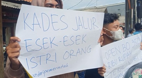 Dugaan Skandal Perselingkuhan, Ratusan Warga Demo di Kantor Desa Sukadanau Dugaan Skandal Perselingkuhan, Ratusan Warga Demo di Kantor Desa Sukadanau