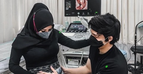 Tanggal Cantik! Aurel Hermansyah dan Atta Halilintar Umumkan Kelahiran Anak Kedua Tanggal Cantik! Aurel Hermansyah dan Atta Halilintar Umumkan Kelahiran Anak Kedua
