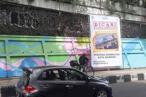 Pemerintah Kota Bandung mencari Pelaku Vandalisme di Jalan Babakan Siliwangi Pemerintah Kota Bandung mencari Pelaku Vandalisme di Jalan Babakan Siliwangi