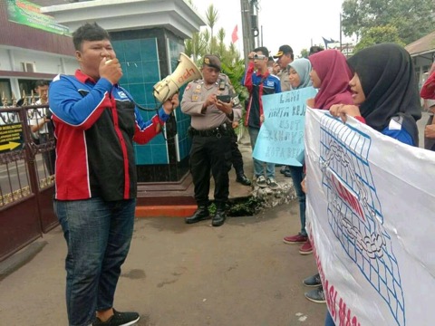Pendamping dan Korkab PKH Kabupaten Bekasi Diadukan ke Kemensos RI Pendamping dan Korkab PKH Kabupaten Bekasi Diadukan ke Kemensos RI