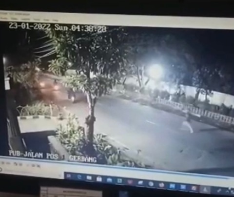 Rekaman CCTV Begal di Kota Bekasi Viral, Polisi Secepatnya Akan Buru Pelaku Rekaman CCTV Begal di Kota Bekasi Viral, Polisi Secepatnya Akan Buru Pelaku