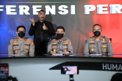 Kasus ‘Jin Buang Anak’ Naik ke Penyidikan, Polisi Akan Periksa Edy Mulyadi Jumat Mendatang Kasus ‘Jin Buang Anak’ Naik ke Penyidikan, Polisi Akan Periksa Edy Mulyadi Jumat Mendatang