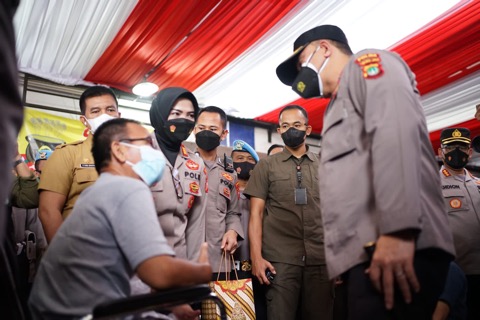 Kapolda Metro Jaya tinjau Vaksinasi di Kabupaten Bekasi Kapolda Metro Jaya tinjau Vaksinasi di Kabupaten Bekasi