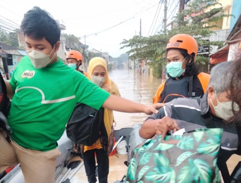 Darurat Banjir, DMC Dompet Dhuafa Turunkan Tim Menuju Kota Bekasi Darurat Banjir, DMC Dompet Dhuafa Turunkan Tim Menuju Kota Bekasi