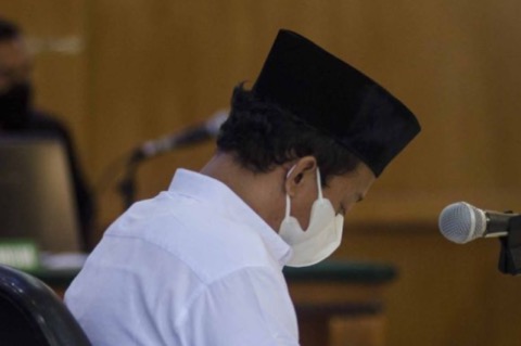 Herry Wirawan Resmi Divonis Hukuman Seumur Hidup Herry Wirawan Resmi Divonis Hukuman Seumur Hidup