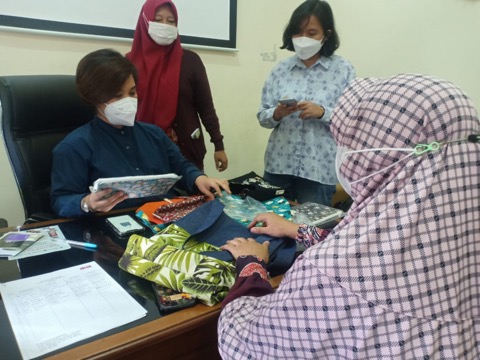 UNIQLO Indonesia Melakukan Kurasi Produk IKM di Kota Depok UNIQLO Indonesia Melakukan Kurasi Produk IKM di Kota Depok
