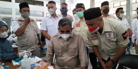 HUT Gerindra ke-14, H Syahrir Bersama Jari Raya Cegah Omicron di Gebyar Vaksinasi HUT Gerindra ke-14, H Syahrir Bersama Jari Raya Cegah Omicron di Gebyar Vaksinasi