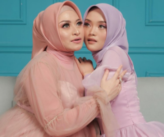 Putri Delina Menangis Saat Ceritakan Perlakuan Nathalie Holscher Terhadap Dirinya Putri Delina Menangis Saat Ceritakan Perlakuan Nathalie Holscher Terhadap Dirinya