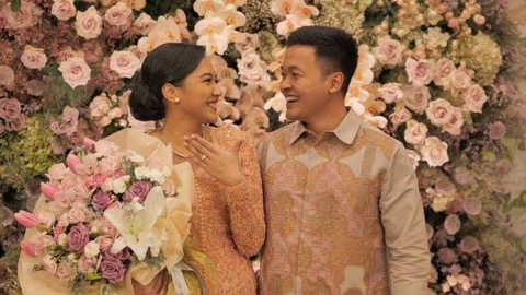 Putri Tanjung Tengah Berbahagia, Dilamar Sang Kekasih Guinandra Jatikusumo Putri Tanjung Tengah Berbahagia, Dilamar Sang Kekasih Guinandra Jatikusumo