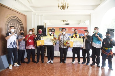 Luar Biasa Pesilat Bekasi Sabet Medali di Level Internasional Luar Biasa Pesilat Bekasi Sabet Medali di Level Internasional