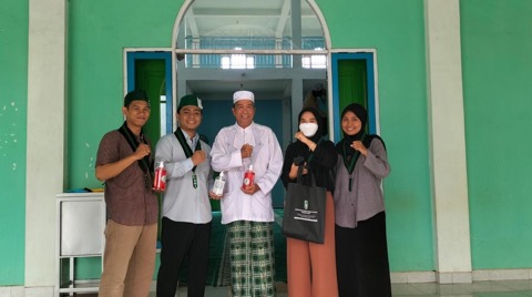 HMI Tanah Laut Berbagi Handsoap ke Masjid di Bulan Ramadhan HMI Tanah Laut Berbagi Handsoap ke Masjid di Bulan Ramadhan
