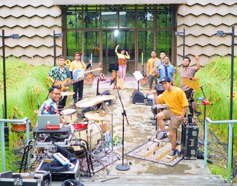 Dhira Bongs Gelar “Gold Mine” Live Session Episode 1 di Youtube Dhira Bongs Gelar “Gold Mine” Live Session Episode 1 di Youtube