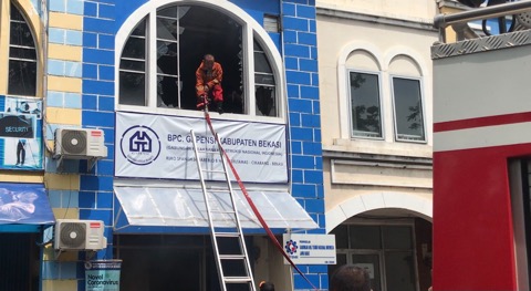 Kantor Gapensi Bekasi Kebakaran, Pelayanan Dipindah ke Jababeka Kantor Gapensi Bekasi Kebakaran, Pelayanan Dipindah ke Jababeka