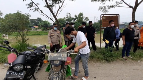 Laporan Palsu Tenggelam di Kalimalang, Wahyu Suhada Cs Bikin Gondok Malah Ngeprank Laporan Palsu Tenggelam di Kalimalang, Wahyu Suhada Cs Bikin Gondok Malah Ngeprank