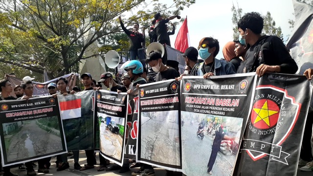 Marak Pencemaran Lingkungan, Kantor Pemda Digoyang GMPI Kabupaten Bekasi Marak Pencemaran Lingkungan, Kantor Pemda Digoyang GMPI Kabupaten Bekasi