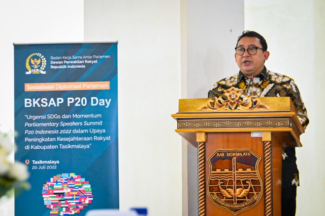 Fadli Zon Dukung Upaya Tasikmalaya Jadi Kota Pendidikan Fadli Zon Dukung Upaya Tasikmalaya Jadi Kota Pendidikan