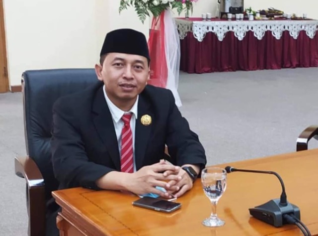 Vocal Bersuara di Paripurna, Nyumarno Anggota DPRD Kabupaten Bekasi Fraksi PDIP Sampaikan 5 Point Vocal Bersuara di Paripurna, Nyumarno Anggota DPRD Kabupaten Bekasi Fraksi PDIP Sampaikan 5 Point