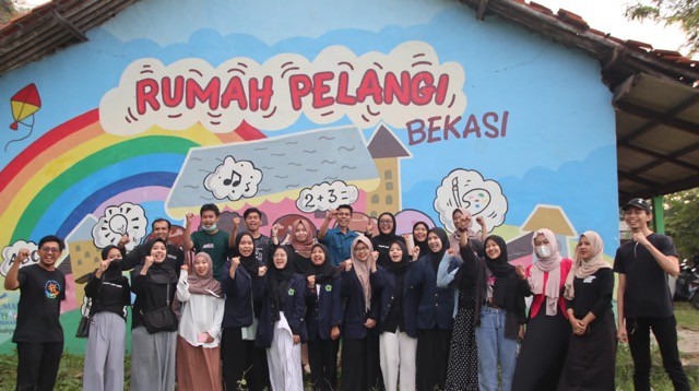 Mahasiswa Unisma Bekasi Berikan Pelatihan Design ke Rumah Pelangi Mahasiswa Unisma Bekasi Berikan Pelatihan Design ke Rumah Pelangi