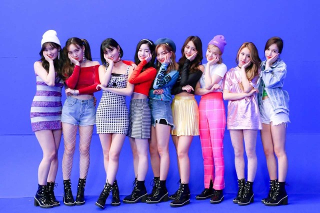 K-Pop TWICE Resmi Perpanjang Kontrak Dengan Agensi Hiburan K-Pop TWICE Resmi Perpanjang Kontrak Dengan Agensi Hiburan