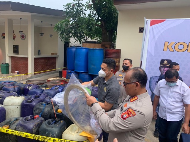 Komplotan Mafia Bahan Bakar Minyak Ditangkap Polisi Komplotan Mafia Bahan Bakar Minyak Ditangkap Polisi