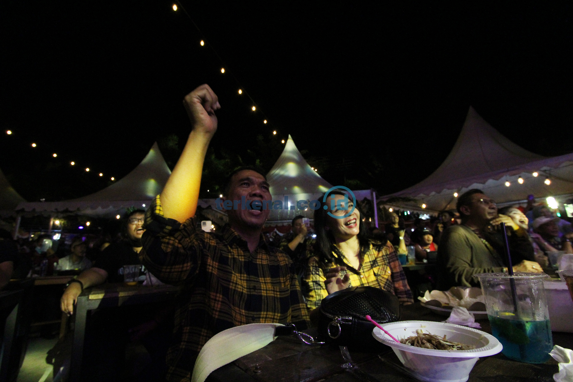 FOTO: Warga Cikarang Diguncangkan Konser Andra and The Backbone 7 0099F227 852B 4A56 BF82 1CB96CDF0039