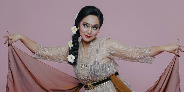 Bella Fawzi Lebih Mencintai Kekayaan Budaya Indonesia Bella Fawzi Lebih Mencintai Kekayaan Budaya Indonesia