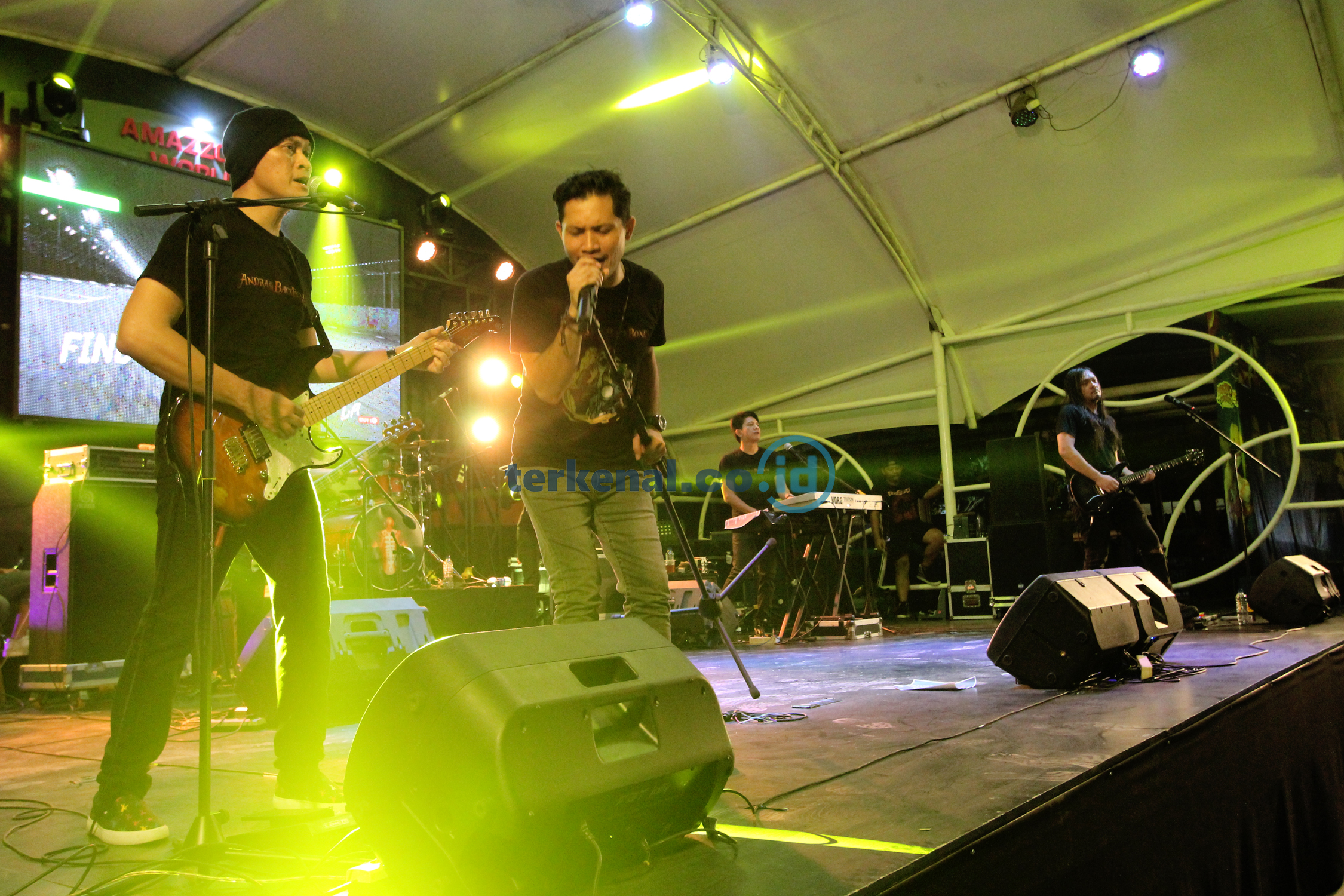 FOTO: Warga Cikarang Diguncangkan Konser Andra and The Backbone 1 3E078CA7 F743 48FA A909 9ADF89C81BC1