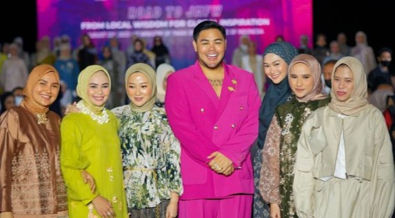 Busana Muslim Indonesia Siap ke Kancah Internasional Busana Muslim Indonesia Siap ke Kancah Internasional