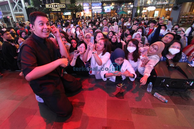 VIDEO: Tulus merilis Lagu ‘Interaksi’ VIDEO: Tulus merilis Lagu ‘Interaksi’
