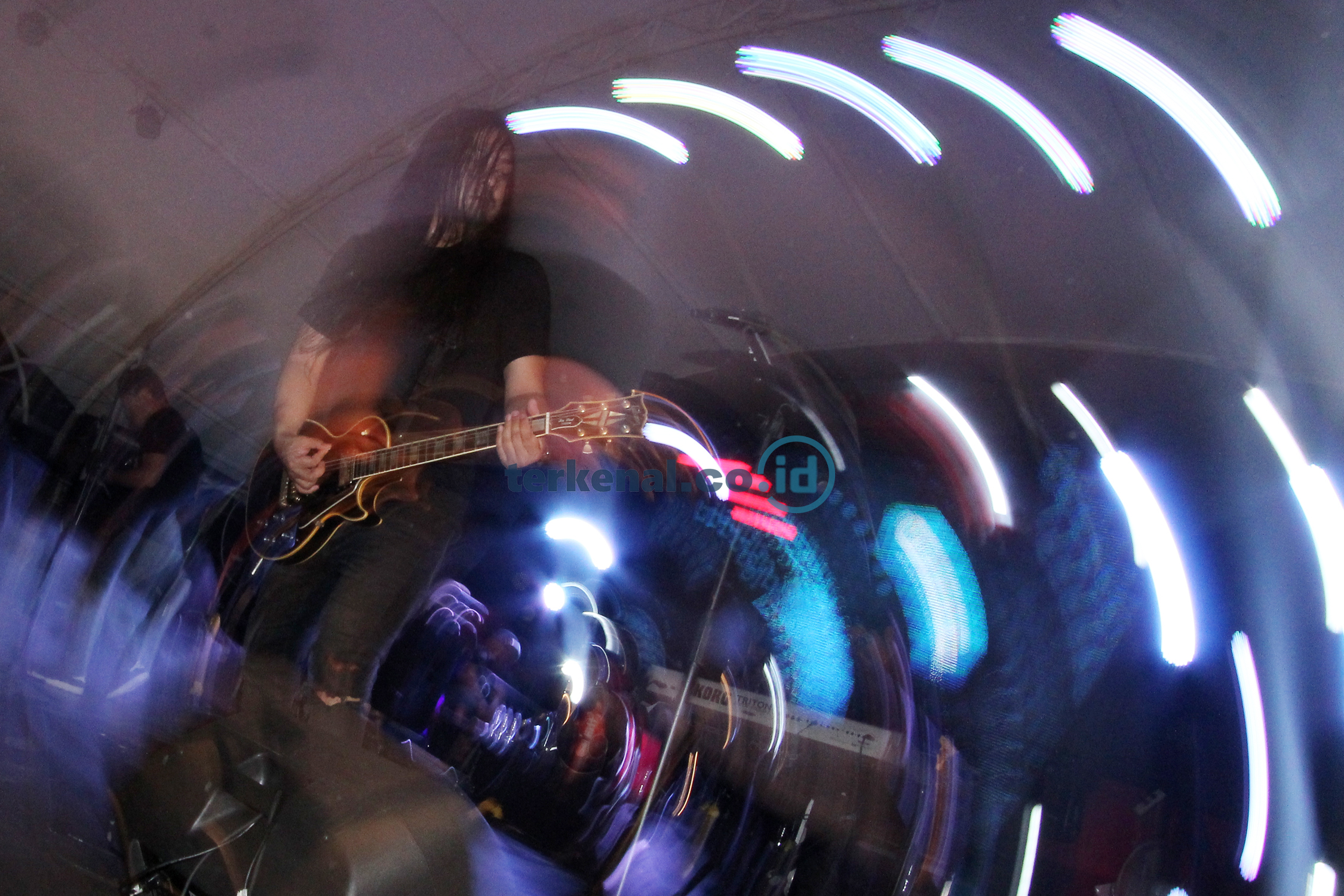 FOTO: Warga Cikarang Diguncangkan Konser Andra and The Backbone 5 F725508B C89C 4263 8994 5659961179D7