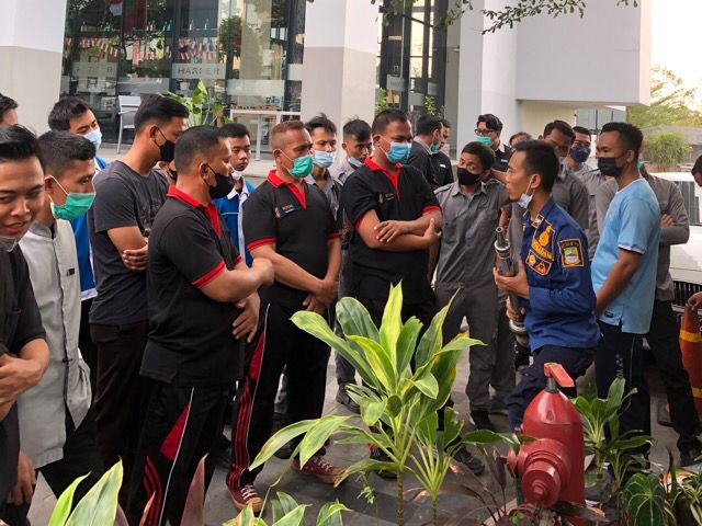 Hotel Harper Cikarang Gelar Latihan Simulasi Kebakaran Hotel Harper Cikarang Gelar Latihan Simulasi Kebakaran