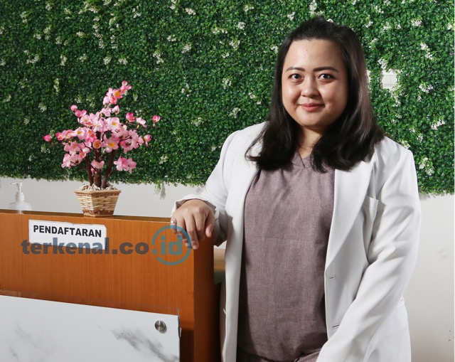 Profil dr Claudia, Dokter Skincare Profesional di Mutiara Aesthetic Clinic Profil dr Claudia, Dokter Skincare Profesional di Mutiara Aesthetic Clinic