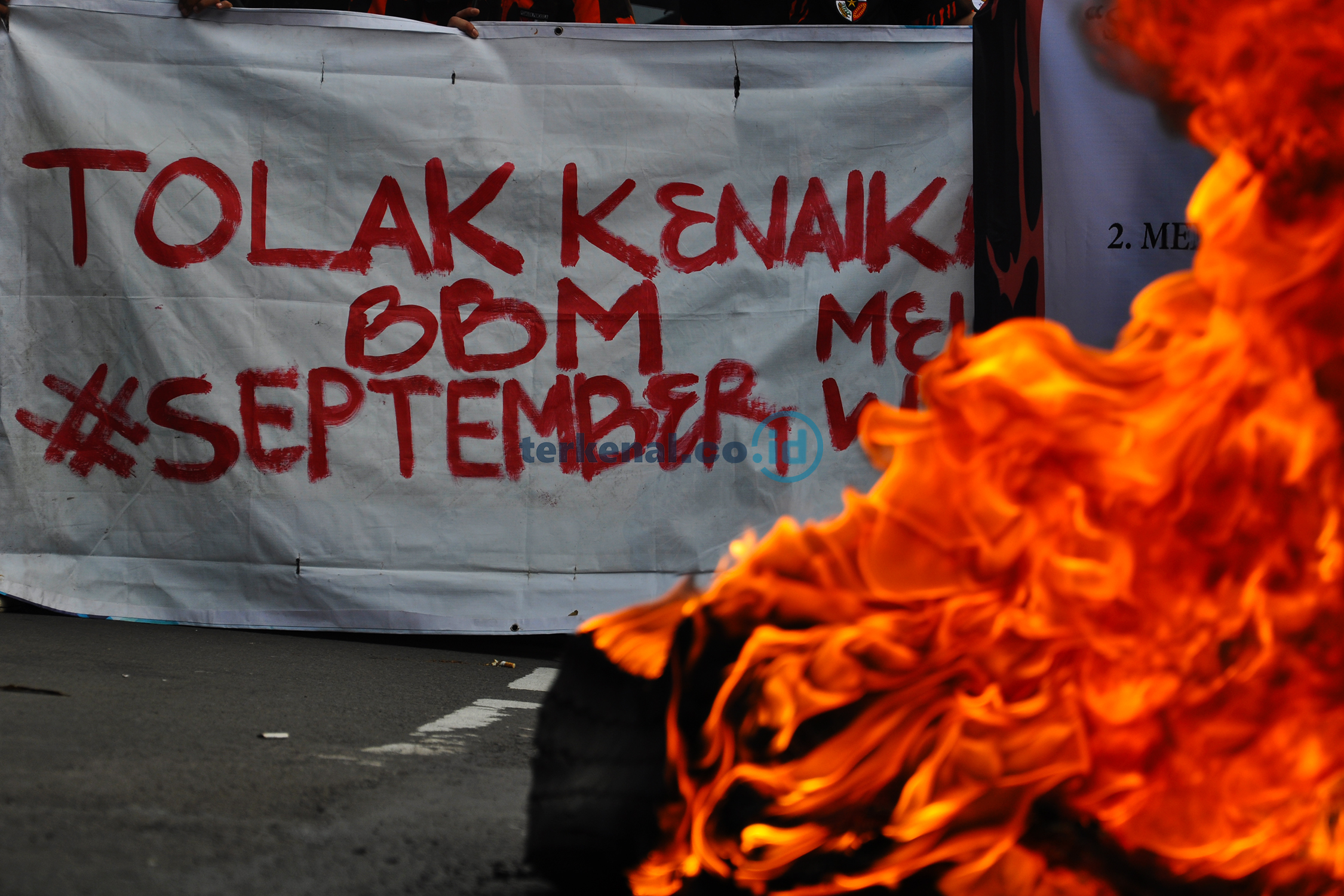 FOTO: Demo Tolak Kenaikan BBM Pelajar, Mahasiswa, Buruh Bersatu 8 3F930A56 CF58 41AC B2A7 8B1DB7D55761