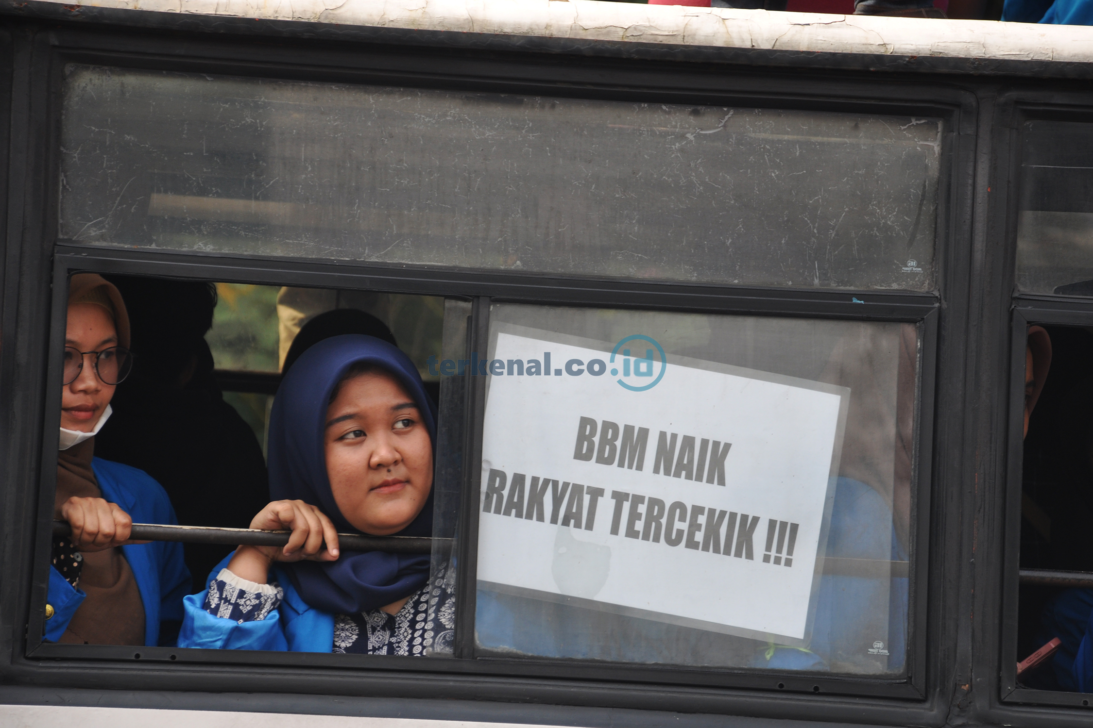 FOTO: Demo Tolak Kenaikan BBM Pelajar, Mahasiswa, Buruh Bersatu 18 678FA4E7 8AEB 42A6 BF42 899145330DB2