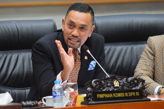 DPR Desak Polisi Tindak Tegas Praktik Premanisme Berkedok Ormas: Ahmad Sahroni Sebut Ini Tidak Main-main dengan Hukum DPR Desak Polisi Tindak Tegas Praktik Premanisme Berkedok Ormas: Ahmad Sahroni Sebut Ini Tidak Main-main dengan Hukum
