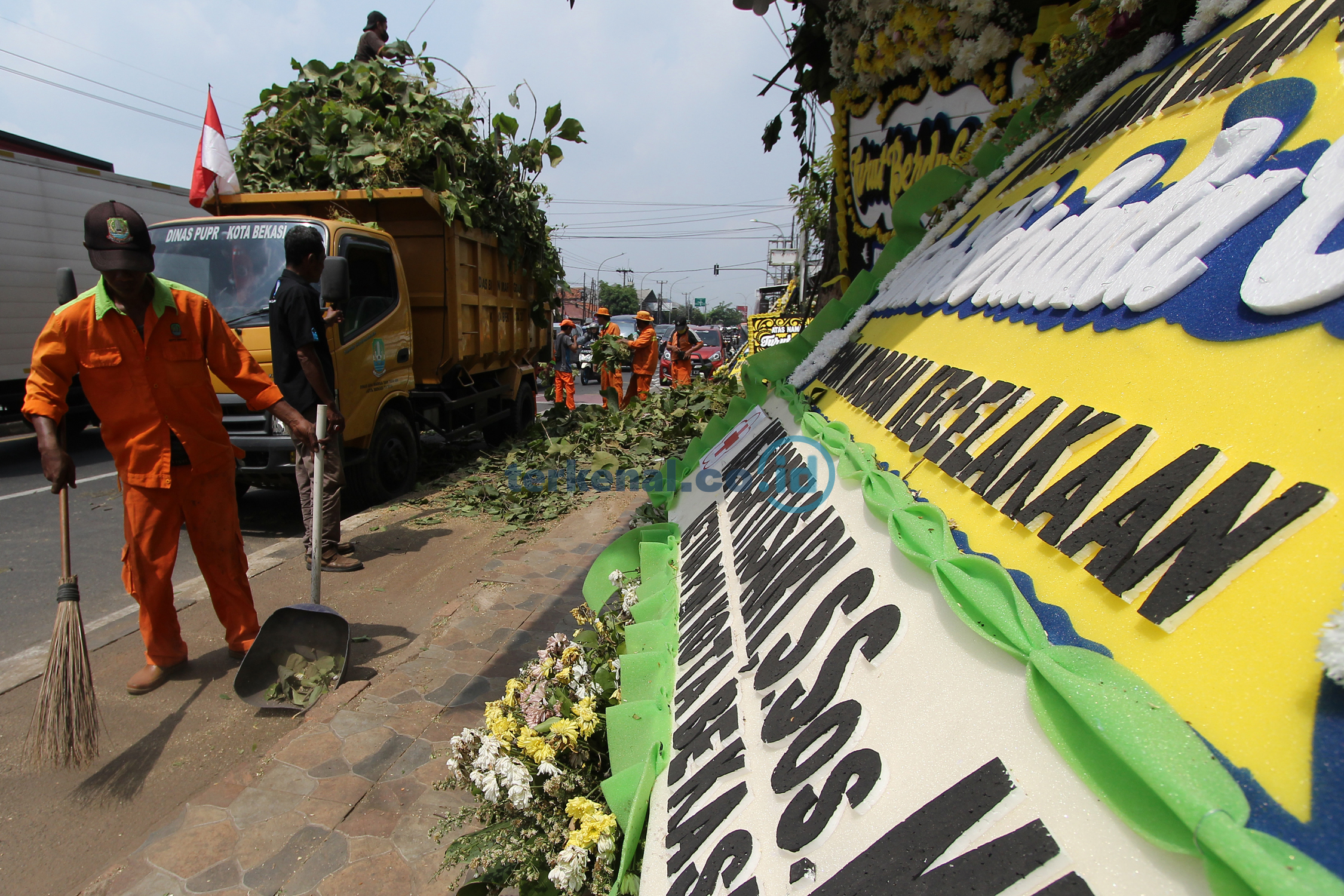FOTO: Suasana Duka Cita SDN Kota Baru II dan III Seusai Kecelakaan Tragis 3 7BDA15DB E831 4061 A5C8 F4192A1FCD1F