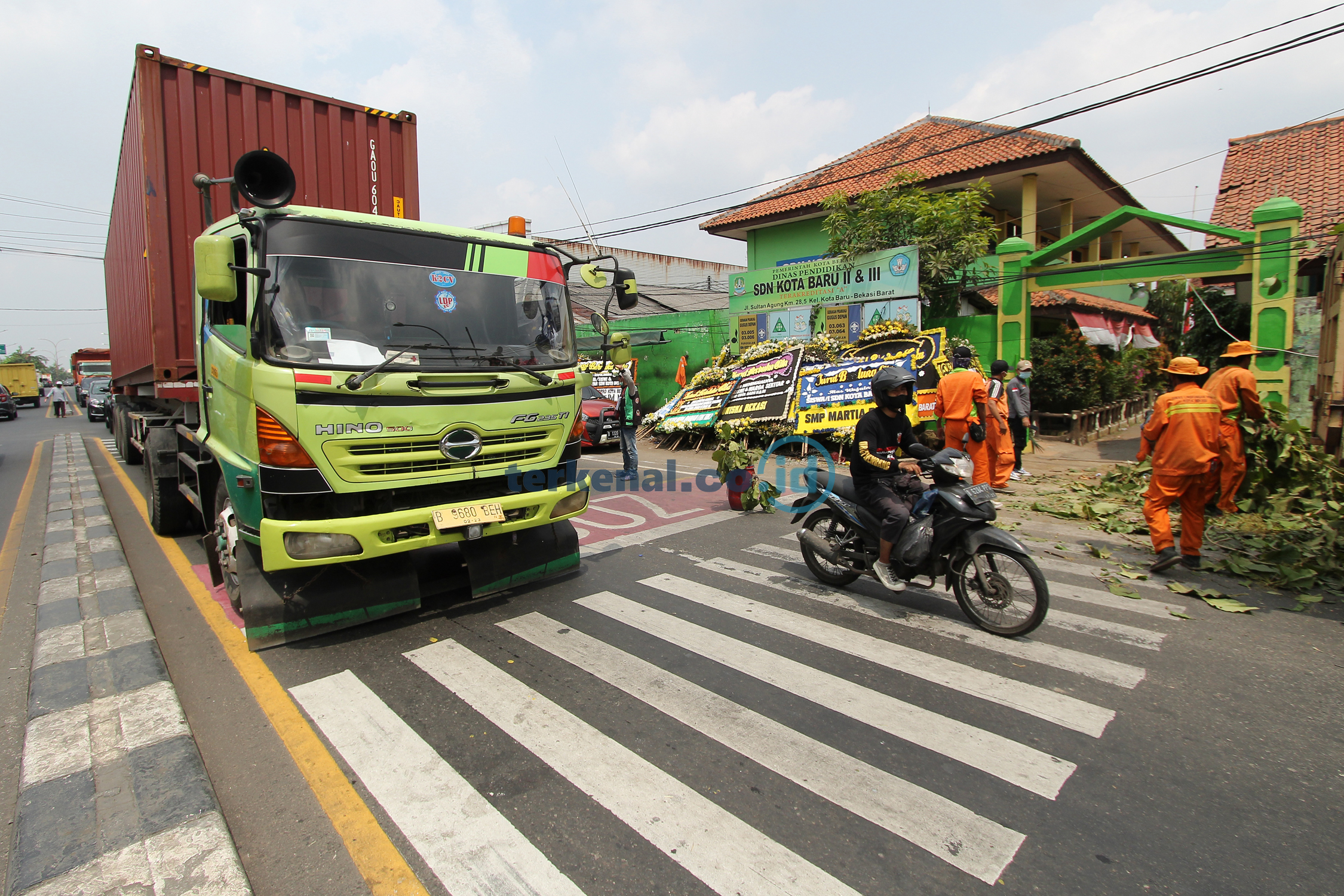 FOTO: Suasana Duka Cita SDN Kota Baru II dan III Seusai Kecelakaan Tragis 4 8B4863EC C277 4045 96A2 04B899E9F259