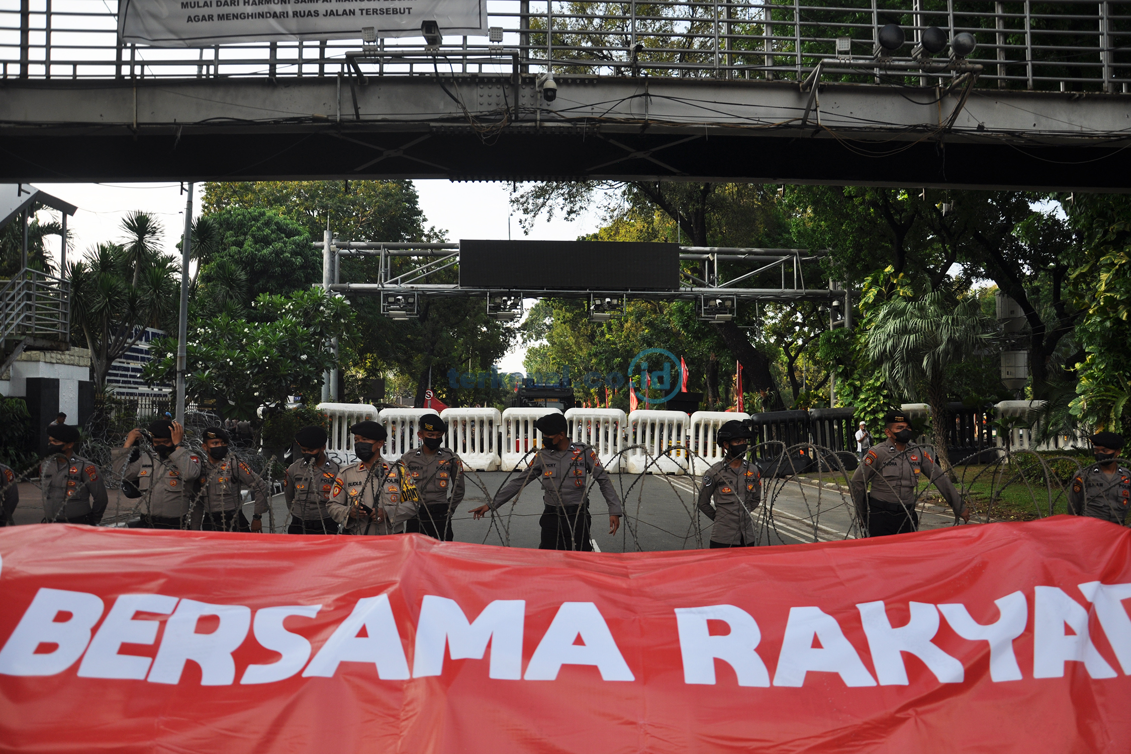 FOTO: Demo Tolak Kenaikan BBM Pelajar, Mahasiswa, Buruh Bersatu 17 B41B93EE 5DBB 43F8 9869 B0776F35BEFB